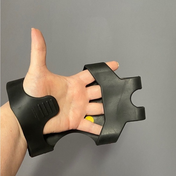 Ice Traction Slip Ons Over Shor Ice‎ Medium Men’s 5 1/2- 71/2 Women’s 7-8 - Picture 8 of 9